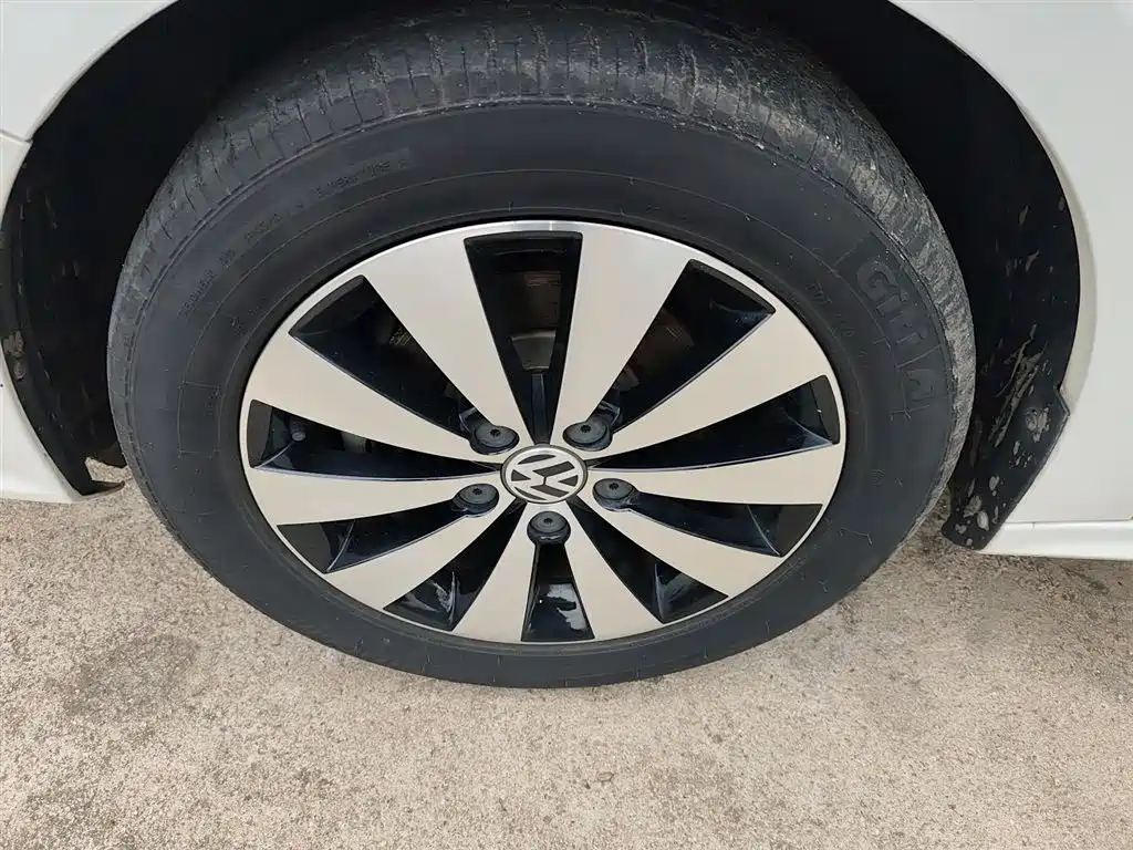 Volkswagen Sagitar 2018 1.6L Automatic Comfort фото 23