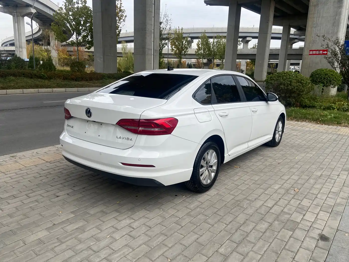 Volkswagen Lavida 2021 1.5L Automatic Trend Edition фото 3