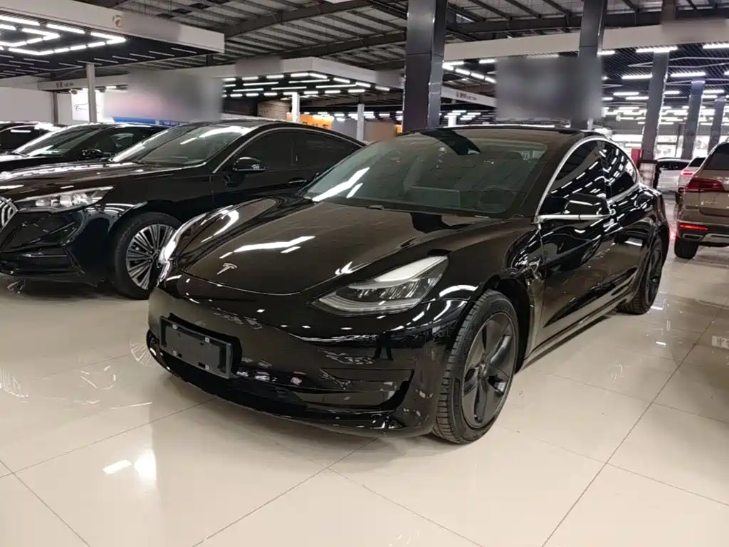 Фото 1 - Tesla Model 3