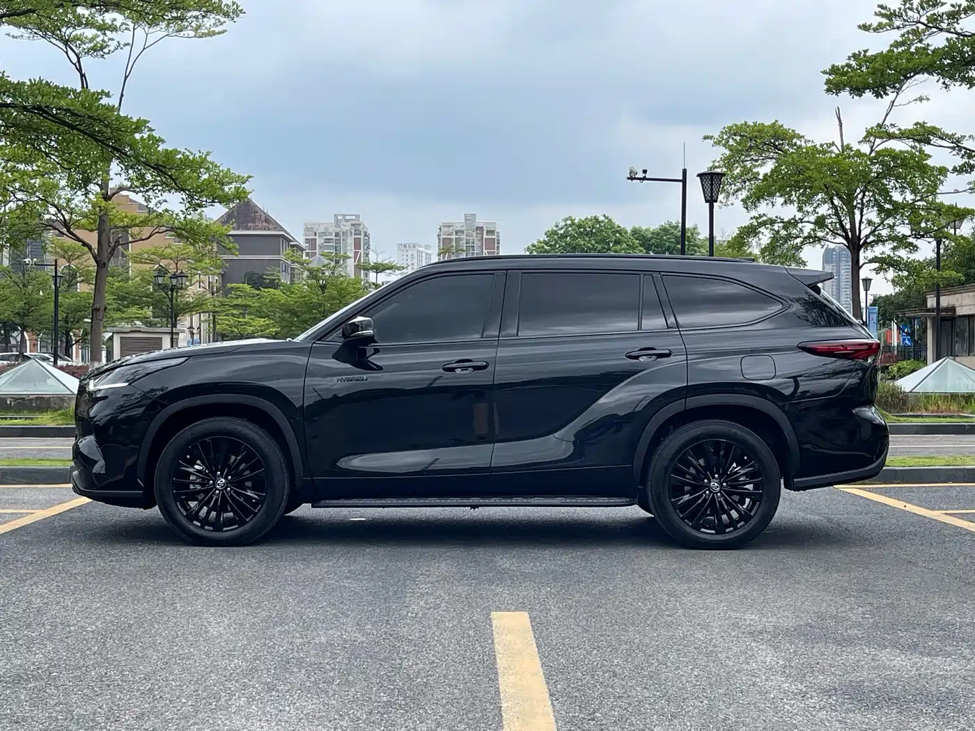 Toyota Highlander 2023 2.5L Smart Hybrid AWD Knight Edition 7-Seater фото 7
