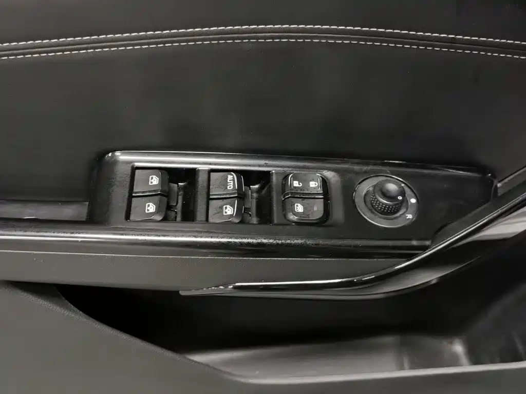 Фото 9 - Baojun 310W