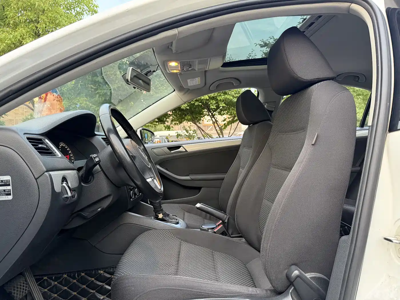 Volkswagen Sagitar 2014 Facelift 1.6L Automatic Comfort фото 8