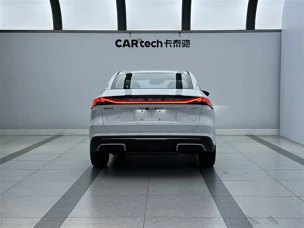 Geely Galaxy Galaxy L6 2025 EM-i 140km Explorer+ Edition фото 3