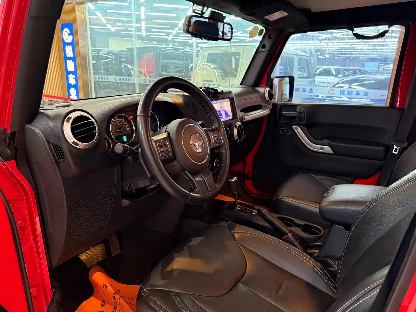 Фото 13 - Jeep Wrangler