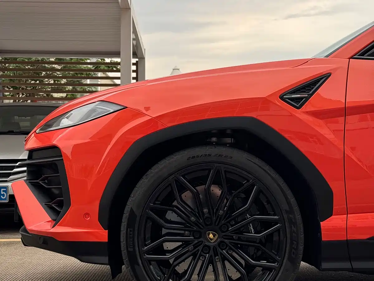 Lamborghini Urus SE 2025 4.0T Standard Edition фото 4