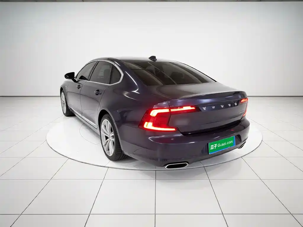 Фото 23 - Volvo S90