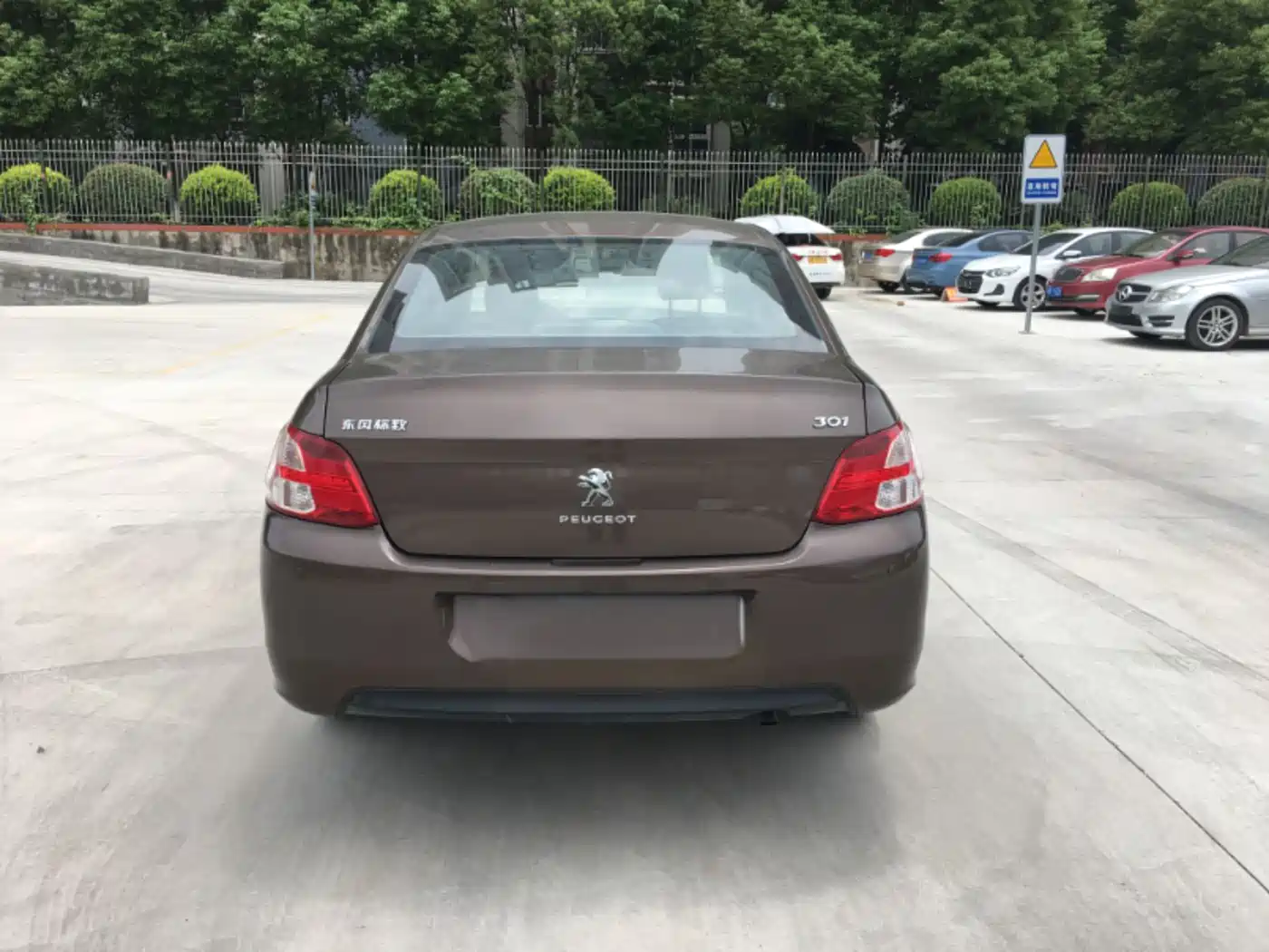 Peugeot 301 2014 1.6L Automatic Comfort Edition фото 11