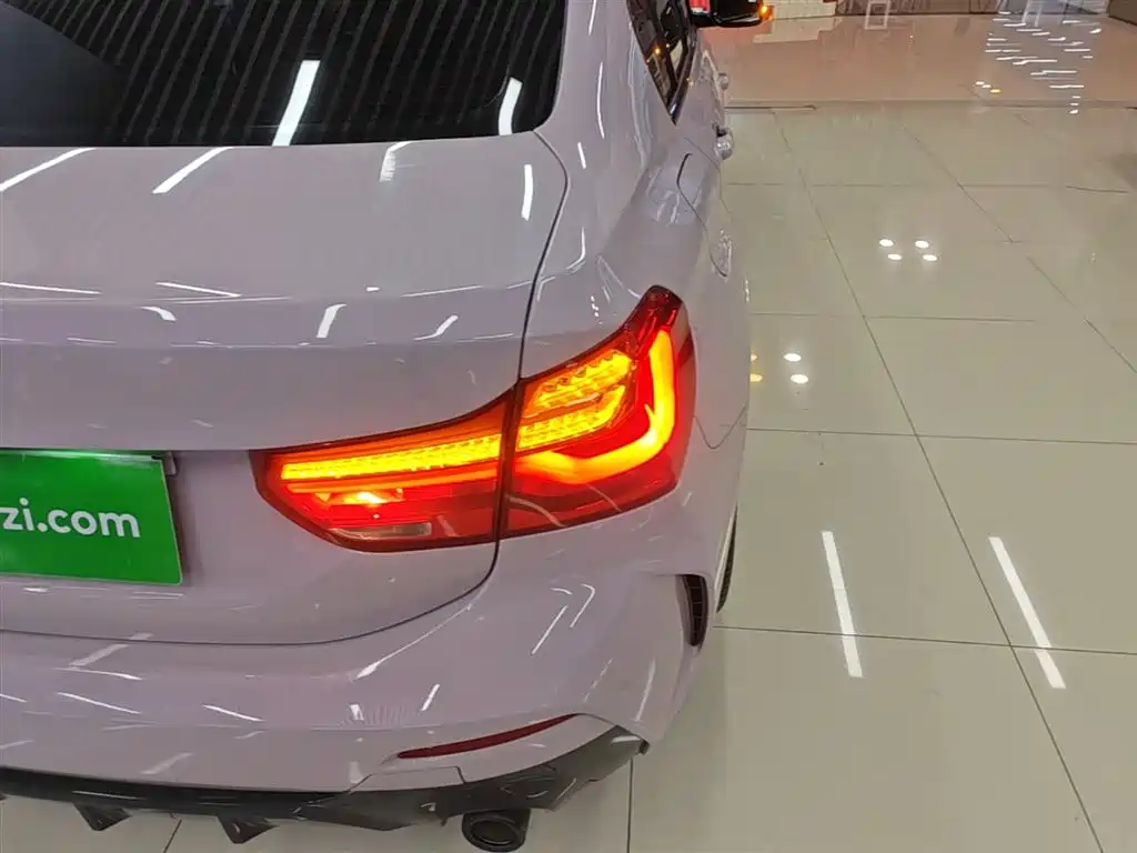 BMW 1 Series 2022 125i M Sport Shadow Edition фото 8