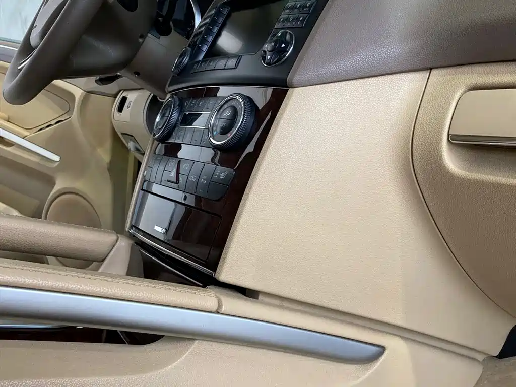 Mercedes-Benz M-Class фото 12