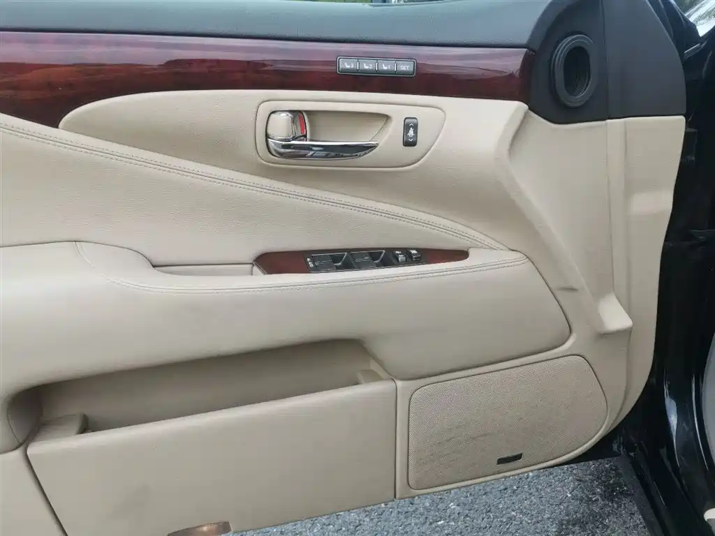 Lexus LS 2006 460L Premium Edition фото 12